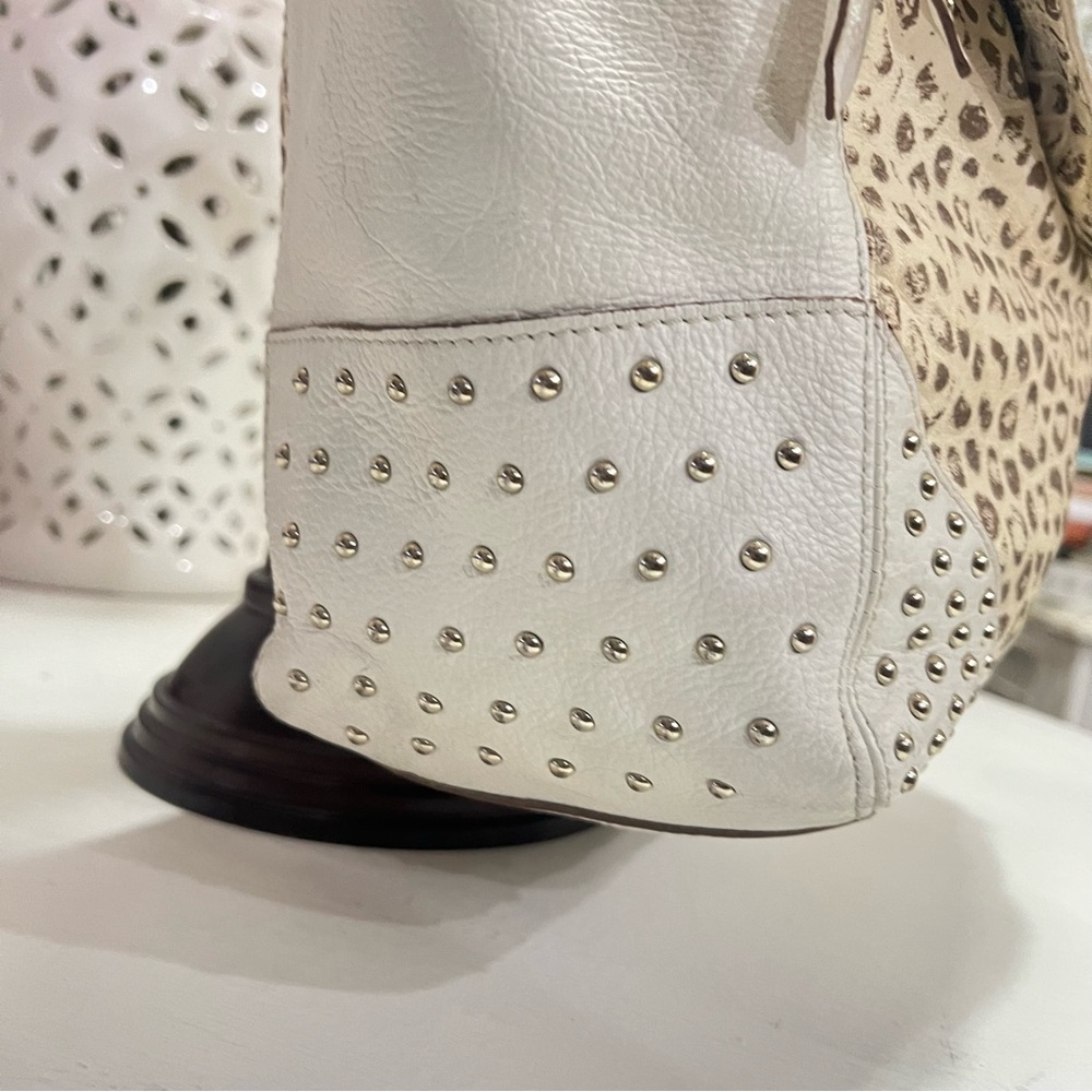 OH By Jay Gryson Large White Leopard Print Shoulder Bag - Picture 11 of 13